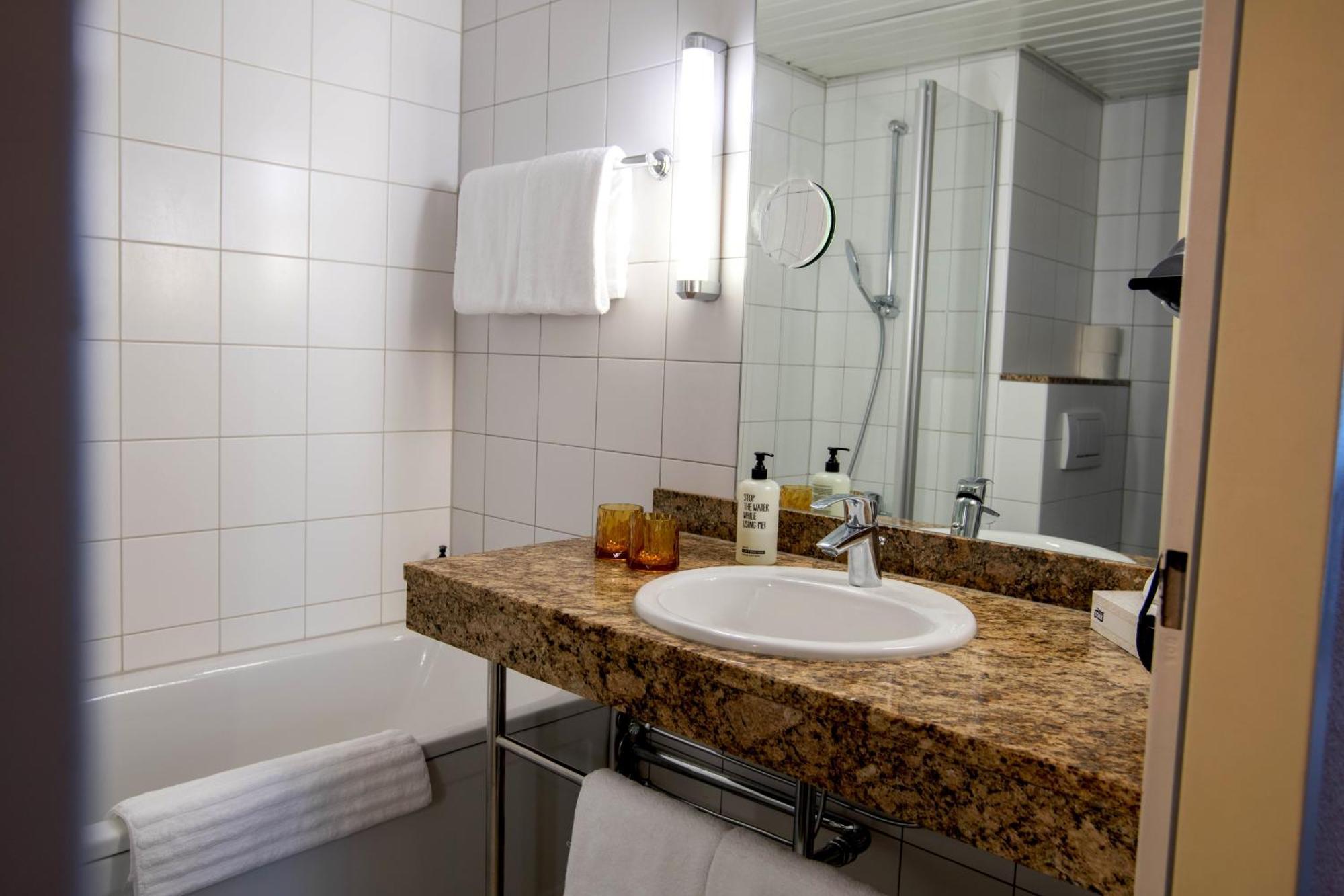 Best Western Conference Airporthotel Frankfurt Moerfelden Exterior photo