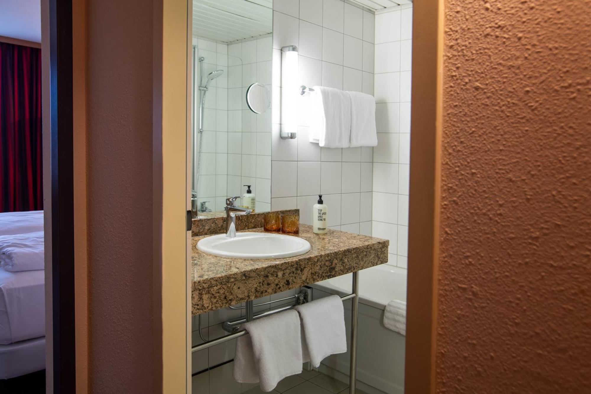 Best Western Conference Airporthotel Frankfurt Moerfelden Exterior photo